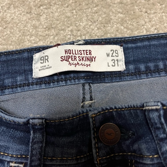 Hollister High Rise Medium Wash Skinny Jean - Picture 2 of 3